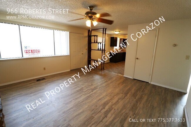 Foto del edificio - Cozy Two Bedroom, Two Bathroom Duplex Near...