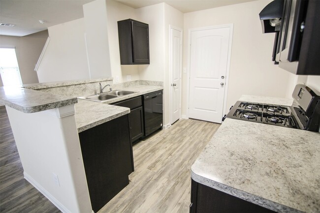 Foto del edificio - 6022 Peaceful Ridge Dr