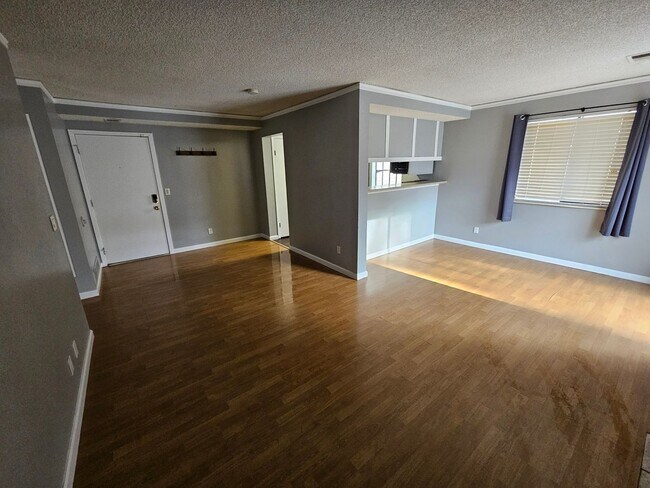Building Photo - 2 Bedroom Condo in Aurora
