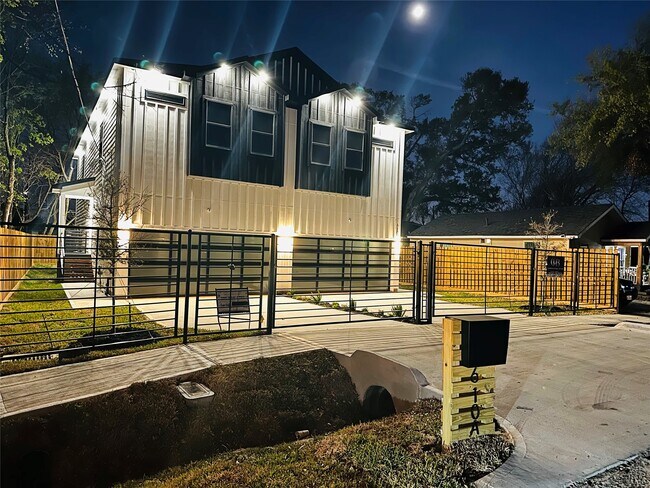 Foto del edificio - 610 E 41st St