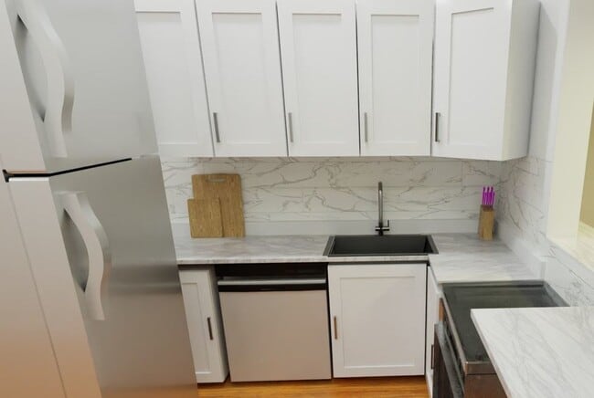 Building Photo - 2909 N Sheridan Rd