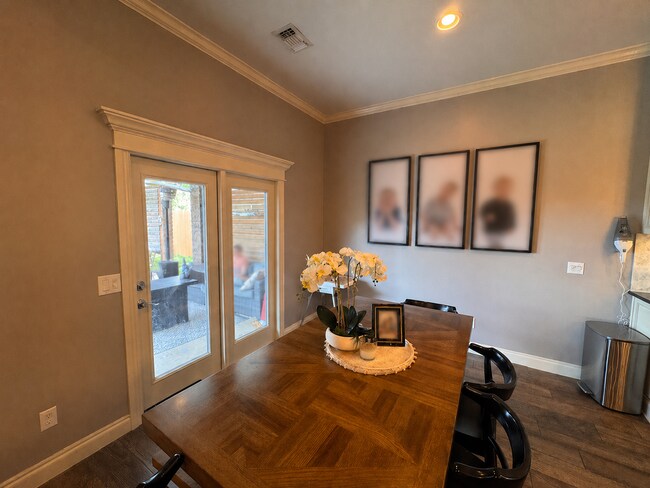 Foto del edificio - WOW! This home has it all, 3 full bathrooms, 5 true bedrooms AND a bonus room. great outdoor spac...