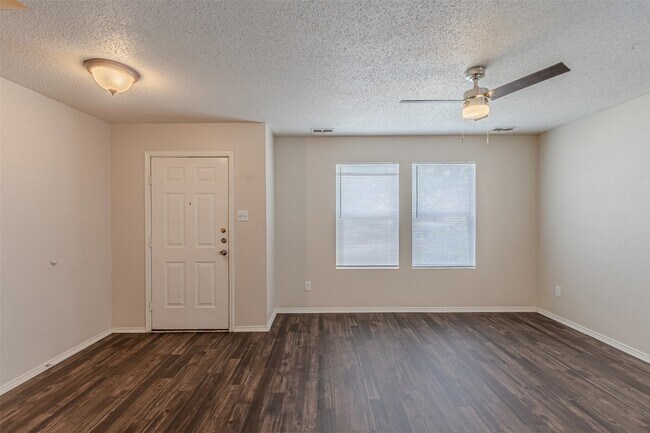 Foto del edificio - 8749 Hunters Trail