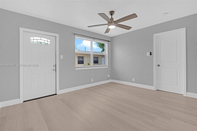 Foto del edificio - 369 Phippen Waiters Rd