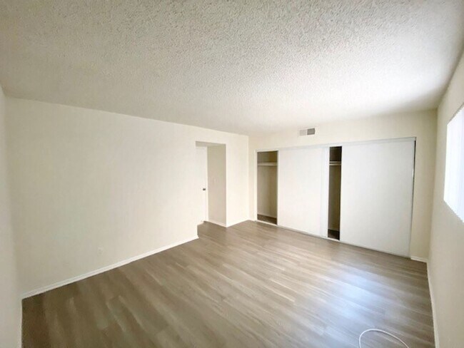 Building Photo - 10926 Huston St