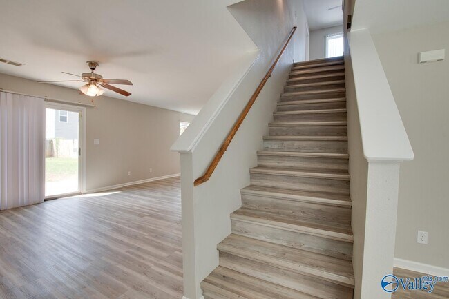 Foto del edificio - 128 Farmington Dr