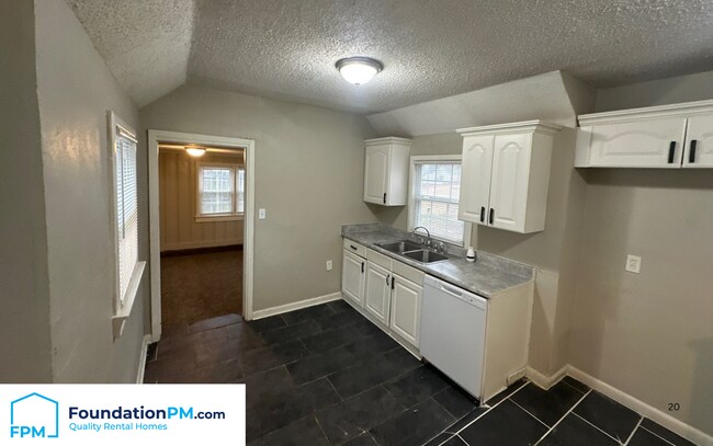 Building Photo - 984 E Raines Rd