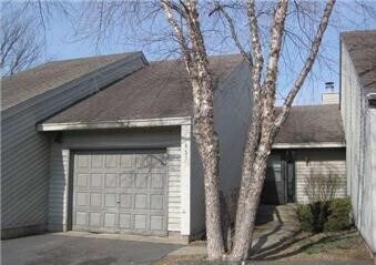 Foto del edificio - 453 Hunter Hill Rd