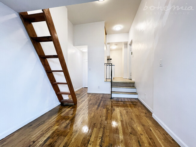 Building Photo - 2228 Amsterdam Ave