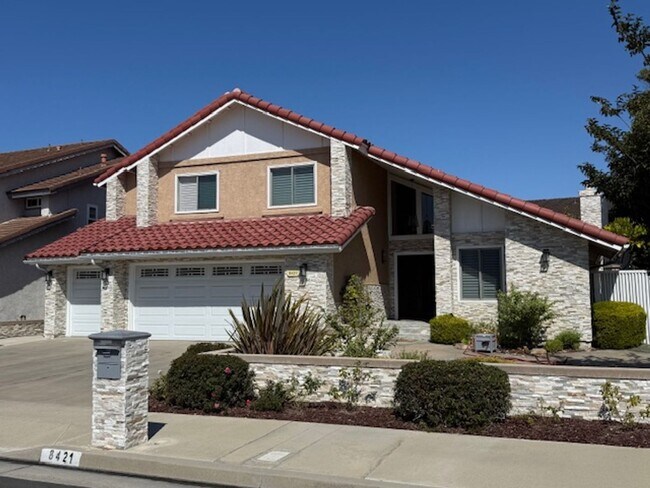 Foto del edificio - Fully Furnished 5 bedroom home