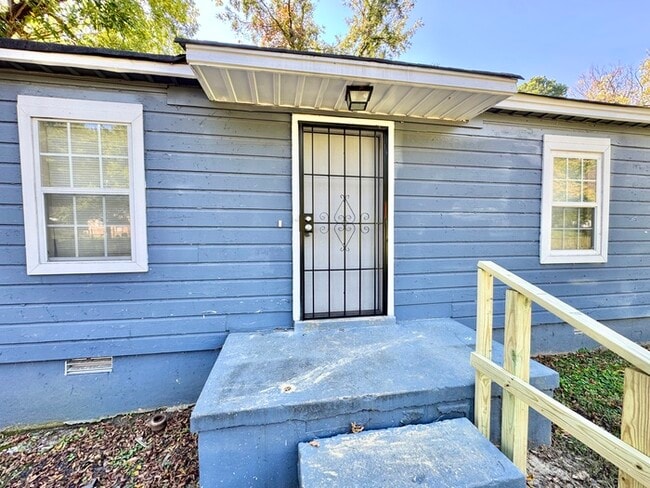 Photo - 1761 Winston Dr House