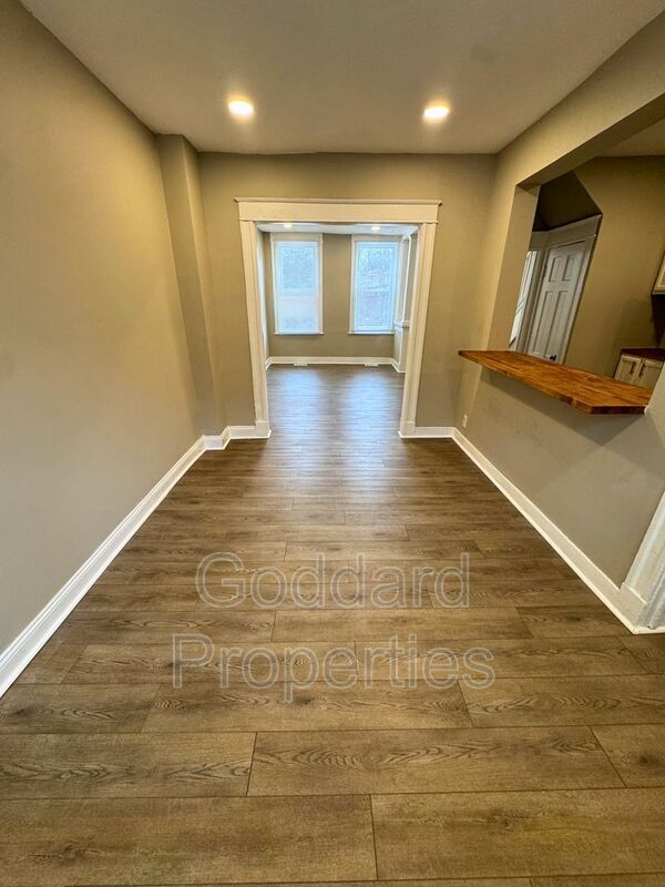 Foto del edificio - 2438 Druid Park Dr