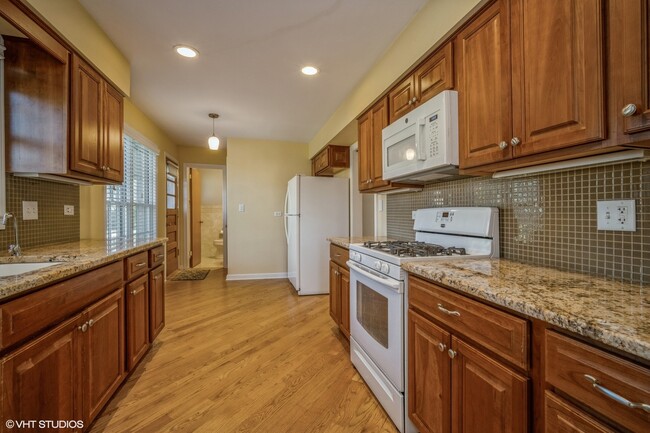 Building Photo - 2425 Pfingsten Rd