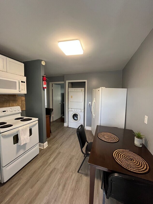 Foto principal - 3301 Batavia St
