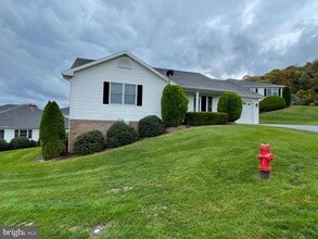Building Photo - 73 Garden Dr