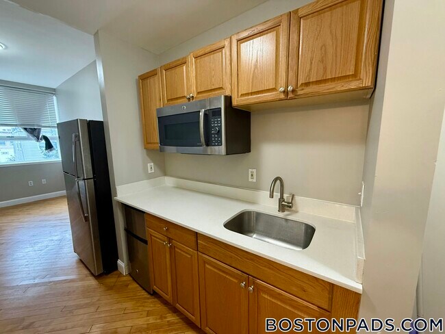 Building Photo - 312 Shirley St