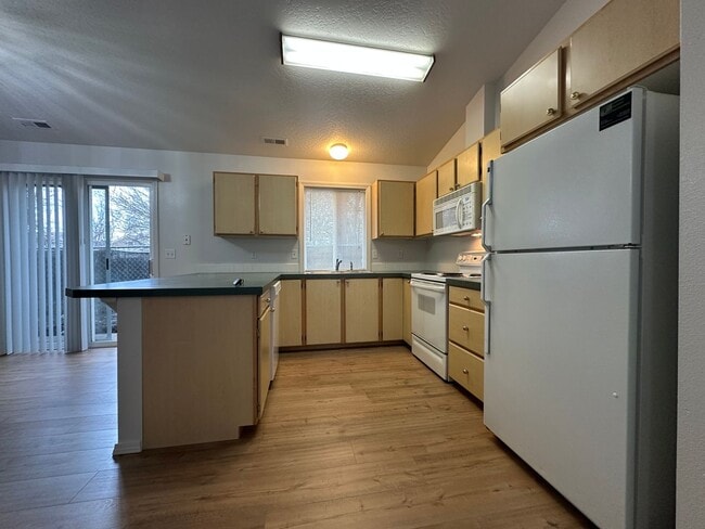 Building Photo - 2bed, 1bath Townhome W/ 1 car garage - Nampa