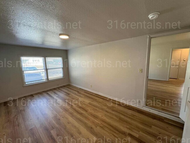 Foto del edificio - $1050 - 3 bed 1 bath - Single Family Home