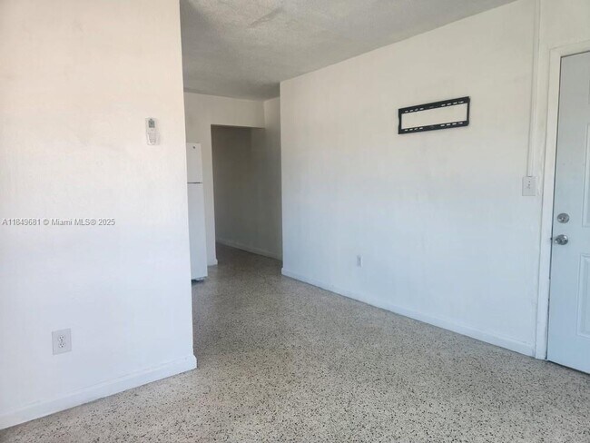 Foto del edificio - 10 NW 48th Pl