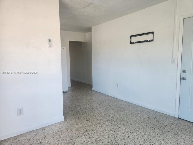 Building Photo - 10 NW 48th Pl