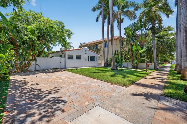 Building Photo - 1622 Mayo St