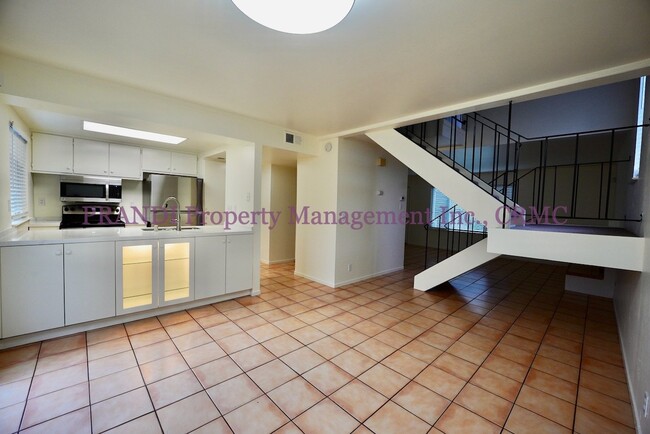 Foto del edificio - Corner Unit Townhome with Storage and A/C