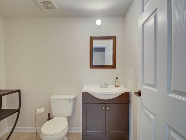Building Photo - 940 Hall Station Dr