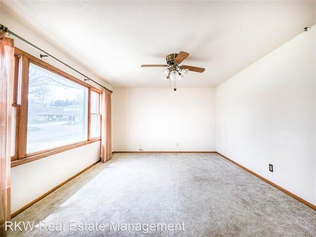 Building Photo - 3 br, 2 bath House - 811 N 10th St.