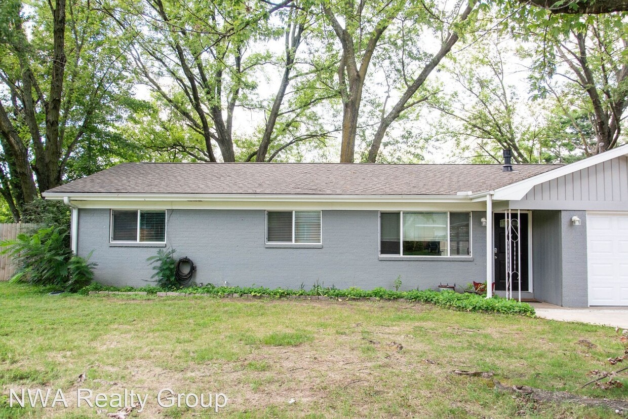 3 br, 1.5 bath House 1204 Convair Street House Rental in