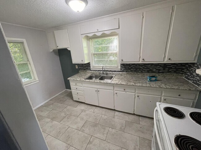 Foto del edificio - 2021 E 48th Terrace