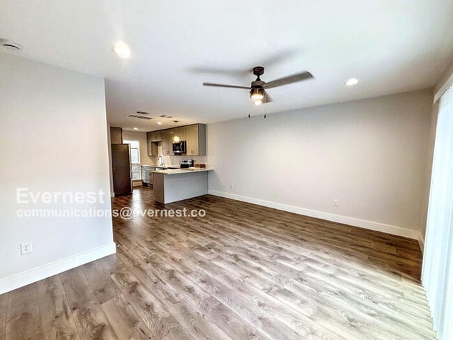 Building Photo - 3804 Southway Dr