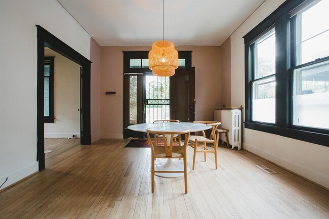 Building Photo - 1952 Court Ave