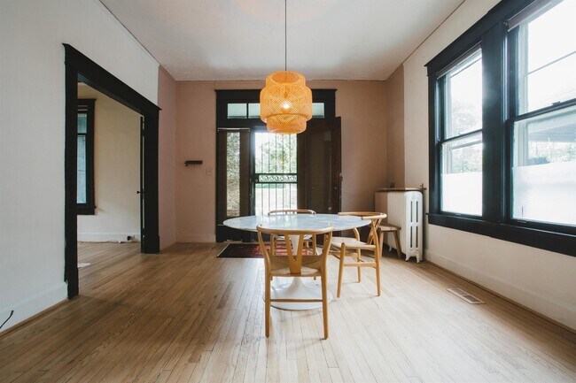 Photo - 1952 Court Ave House