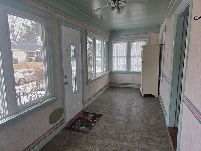 Foto del edificio - 3-Bedroom, 1-Bathroom Home with Basement & Garage – $1,375/Month | Accepting Section 8