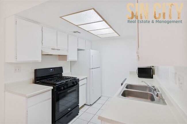 Foto del edificio - "Charming 1-Bed Condo Retreat in Las Vegas – Perfect Comfort in 599 Sq Ft!"