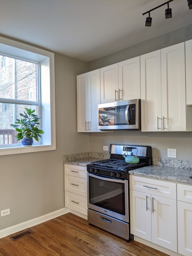 Kitchen - 4740 S Drexel Blvd
