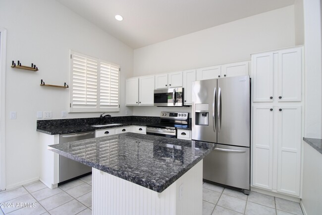 Building Photo - 4311 E Palo Brea Ln