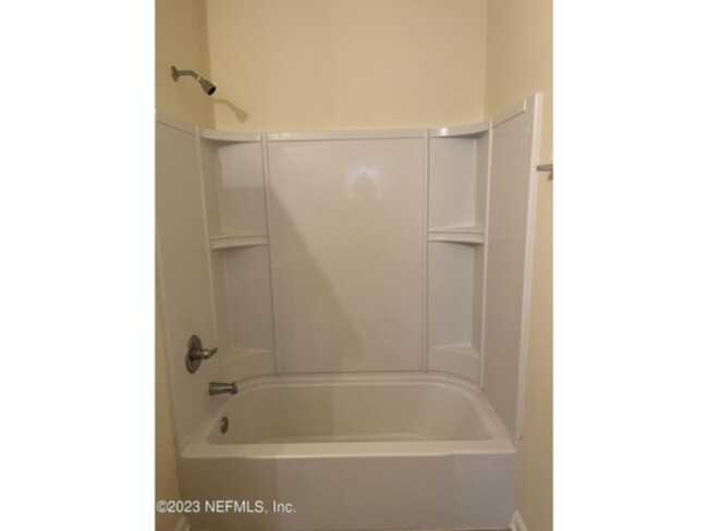 Building Photo - 2/2 on Westside