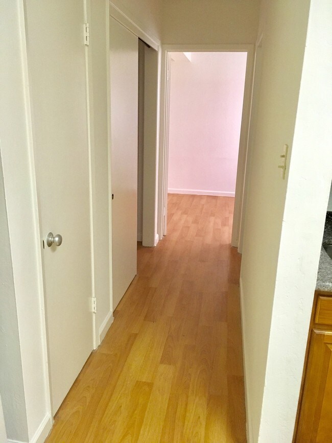 Foto del edificio - 1330 Pine St