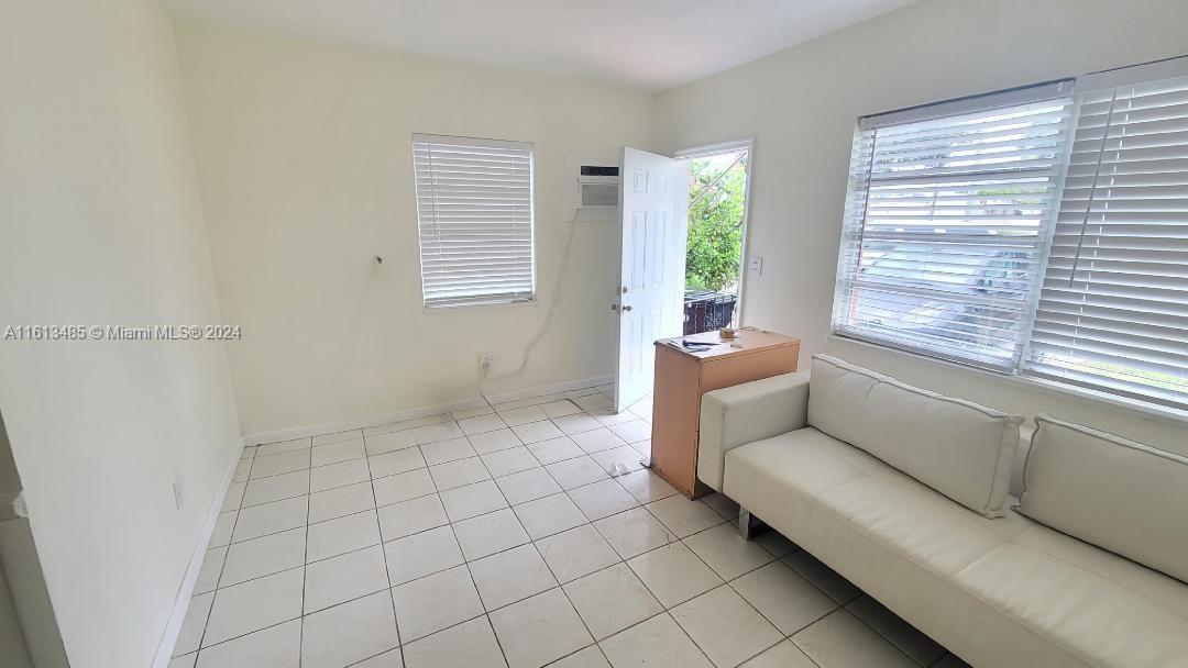 Foto del edificio - 141 NE 168th St