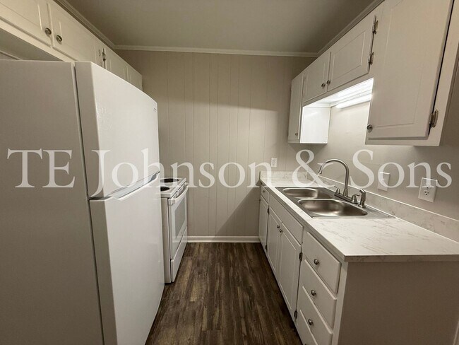 Foto del edificio - Cozy 1-Bedroom with Water Included