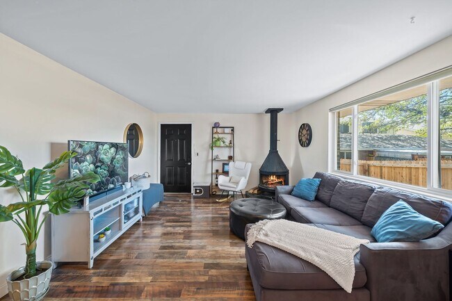 Photo - Recently Updated 2BA, 1.5BA Condo with Fen...