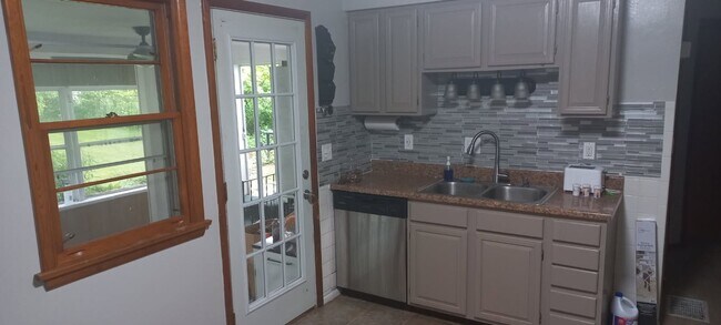 Foto del edificio - 4 BEDROOM HOME IN MILLCREEK