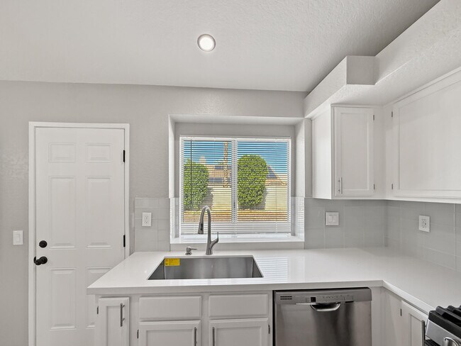 Foto del edificio - 69736 Cypress Rd