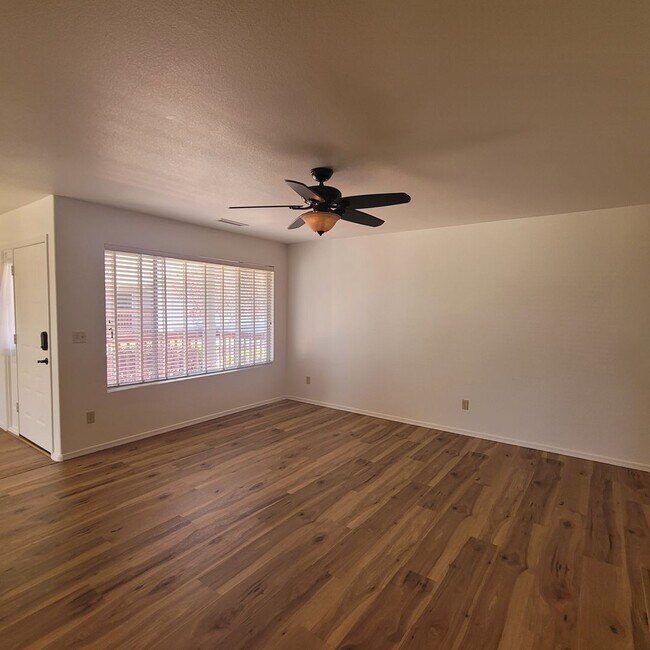 Foto del edificio - Great Location!  2 bed, 2 bath End Unit Condo ~ North Prescott