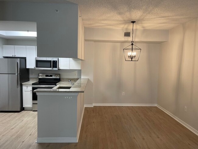 Building Photo - 2802 Sarento Pl
