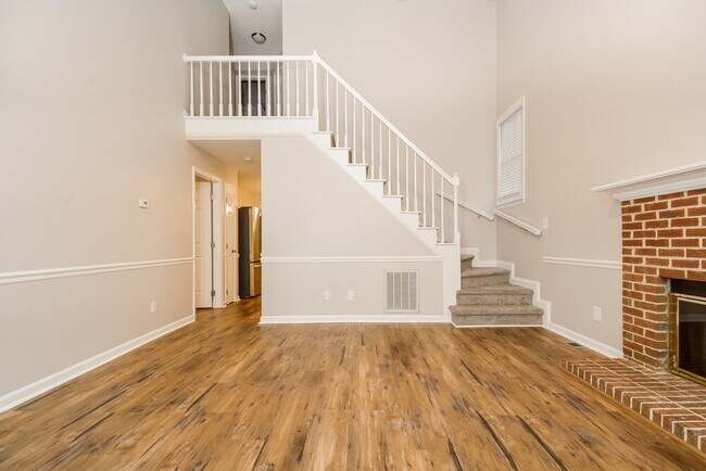 Building Photo - 4504 Aviemore Crescent