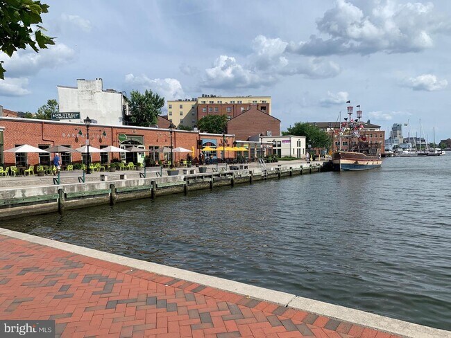 Building Photo - 2318 E Fayette St