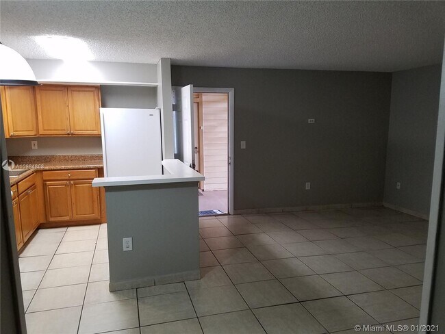 Foto del edificio - 18905 NW 62nd Ave