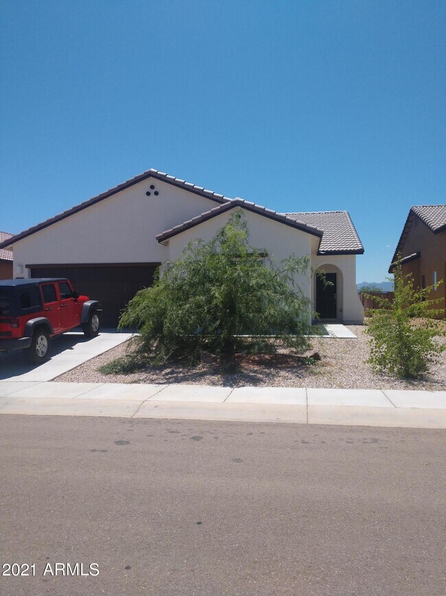 Building Photo - 5300 Encanto Dr
